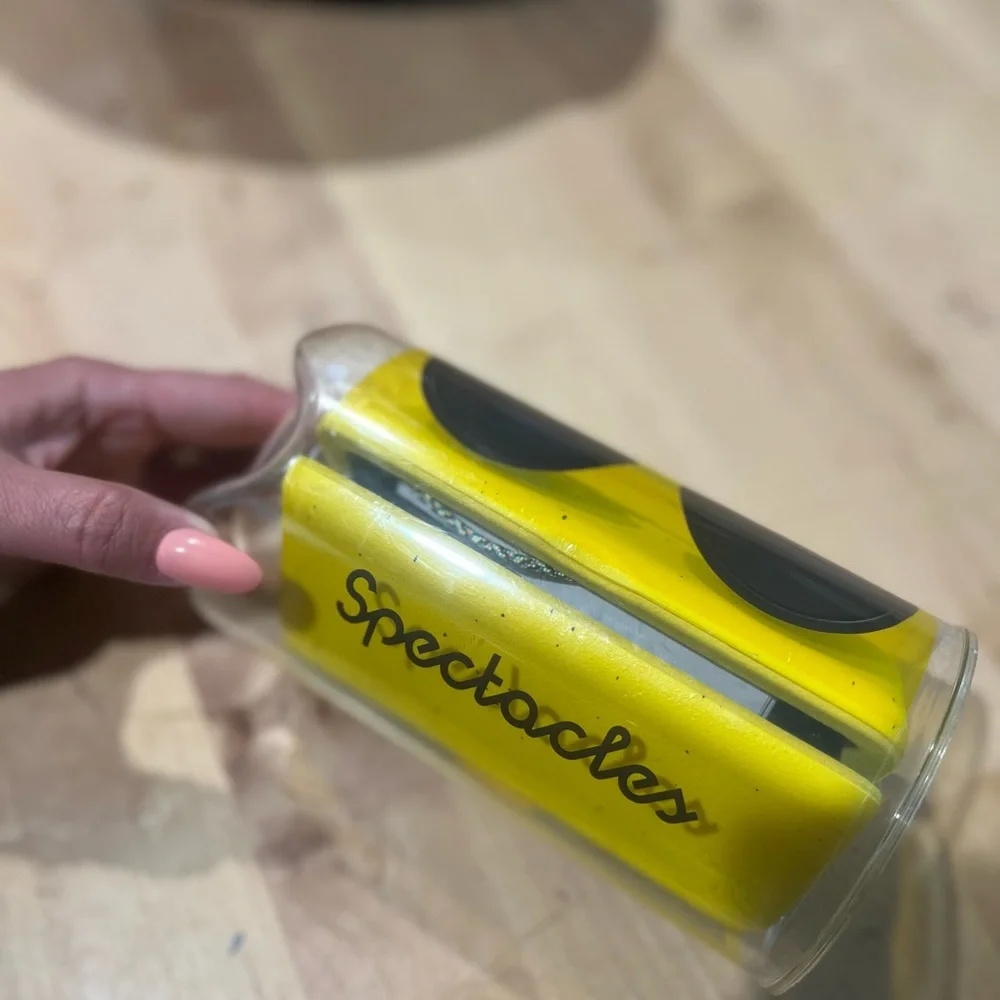 Spectacles Snapchat v1 black camera sunglasses with charging cable, case, wipe